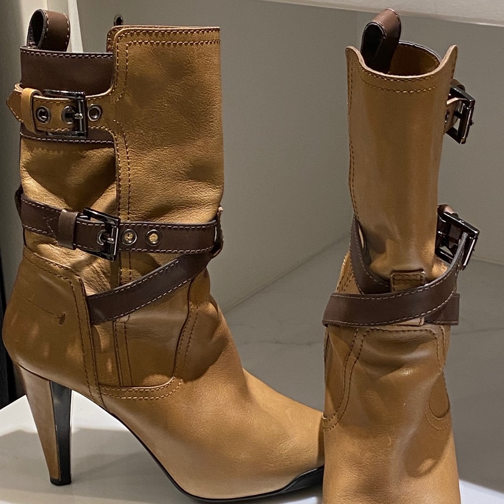 Tods multi strap boot